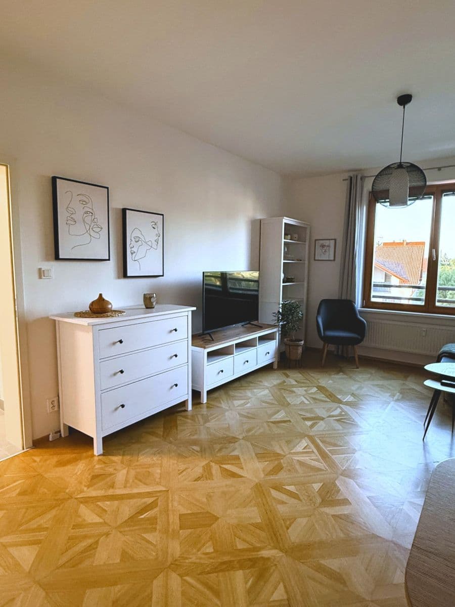 1 bedroom with open-plan kitchen flat to rent, 54 m², Školní, Průhonice, Středočeský Region 1 bedroom with open-plan kitchen flat to rent, 54 m², Školní, Průhonice, Středočeský Region