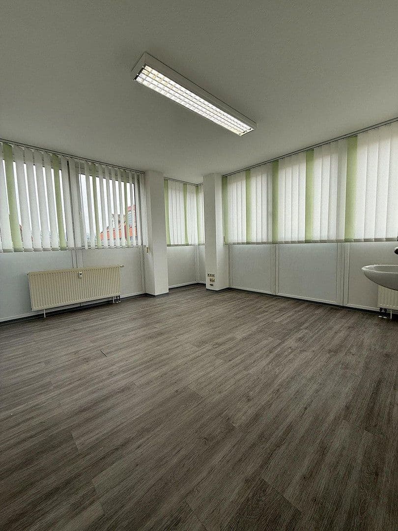 office for sale, 114 m², Hauptstraße 24, St. Georgen im Schwarzwald, Baden-Württemberg office for sale, 114 m², Hauptstraße 24, St. Georgen im Schwarzwald, Baden-Württemberg