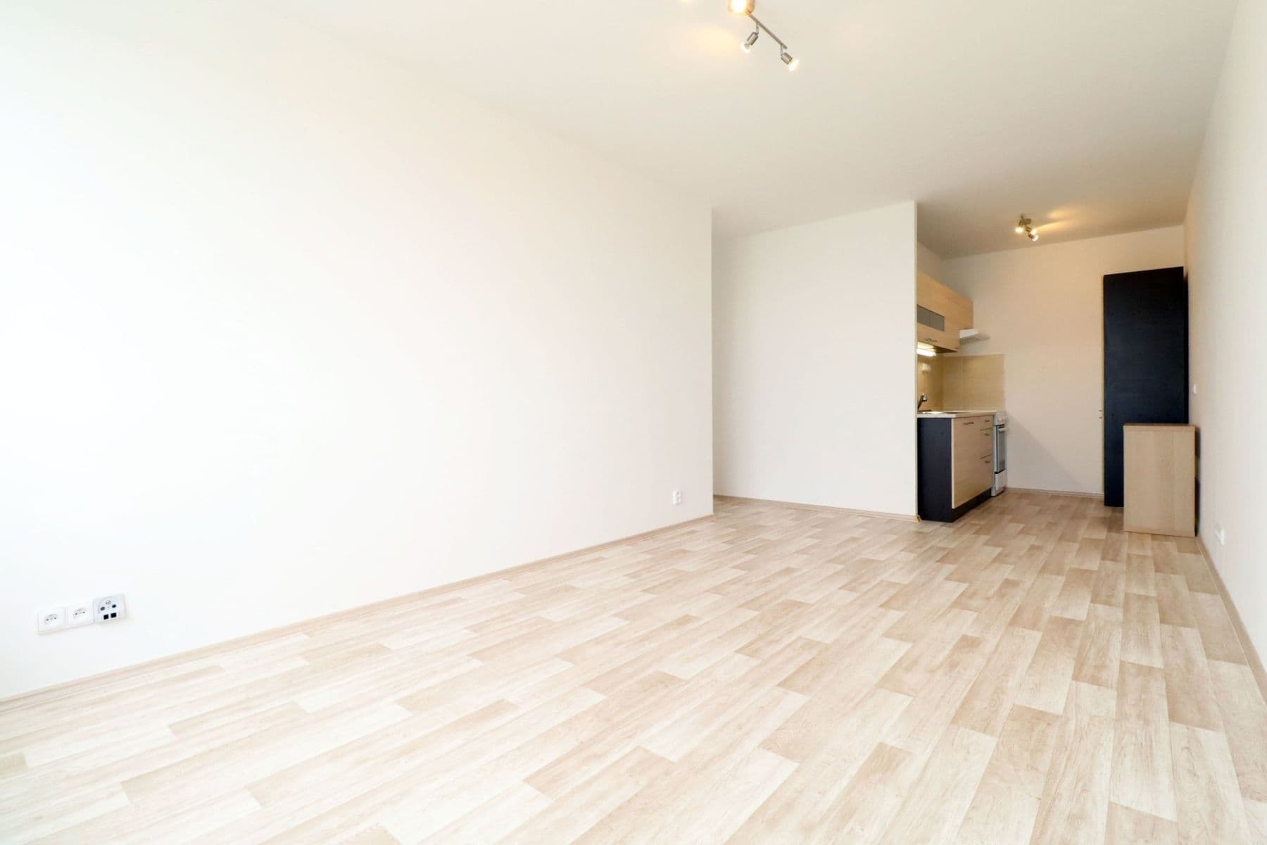 1 bedroom with open-plan kitchen flat to rent, 45 m², Bellušova, Prague, Prague 1 bedroom with open-plan kitchen flat to rent, 45 m², Bellušova, Prague, Prague