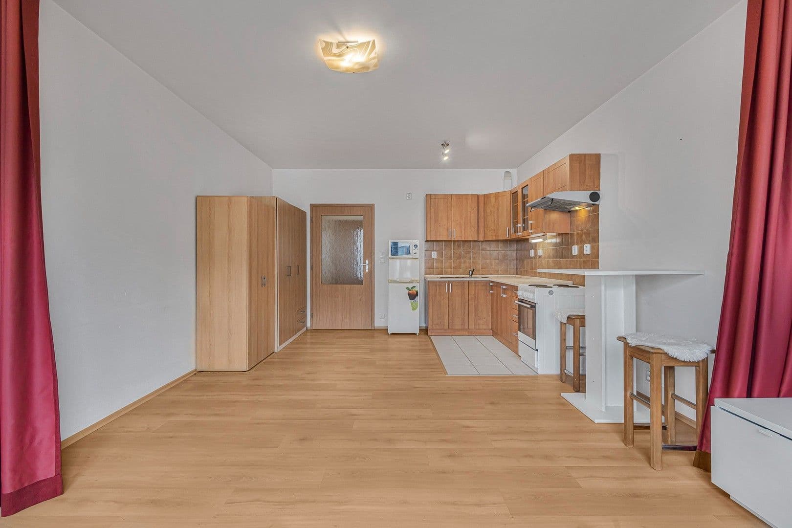 Studio flat to rent, 34 m², Jana Přibíka, Prague, Prague Studio flat to rent, 34 m², Jana Přibíka, Prague, Prague