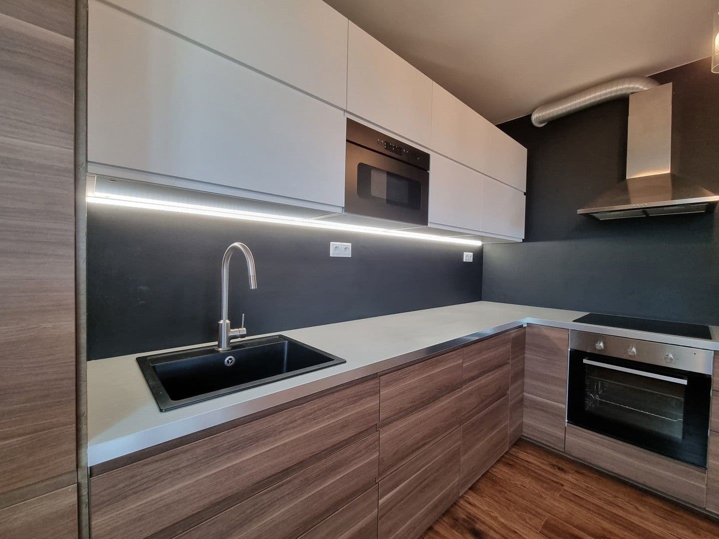 2 bedroom with open-plan kitchen flat to rent, 54 m², V Honech, Klecany, Středočeský Region 2 bedroom with open-plan kitchen flat to rent, 54 m², V Honech, Klecany, Středočeský Region