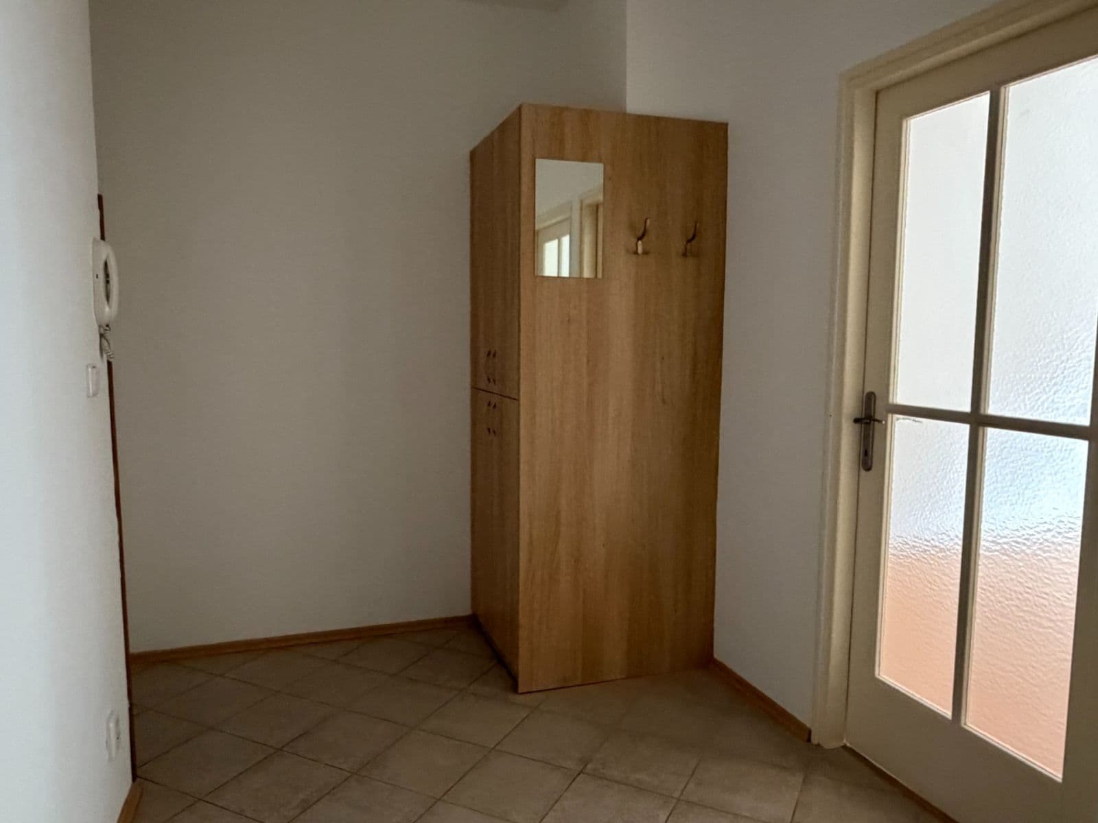1 bedroom with open-plan kitchen flat to rent, 44 m², Košická, Prague, Prague 1 bedroom with open-plan kitchen flat to rent, 44 m², Košická, Prague, Prague