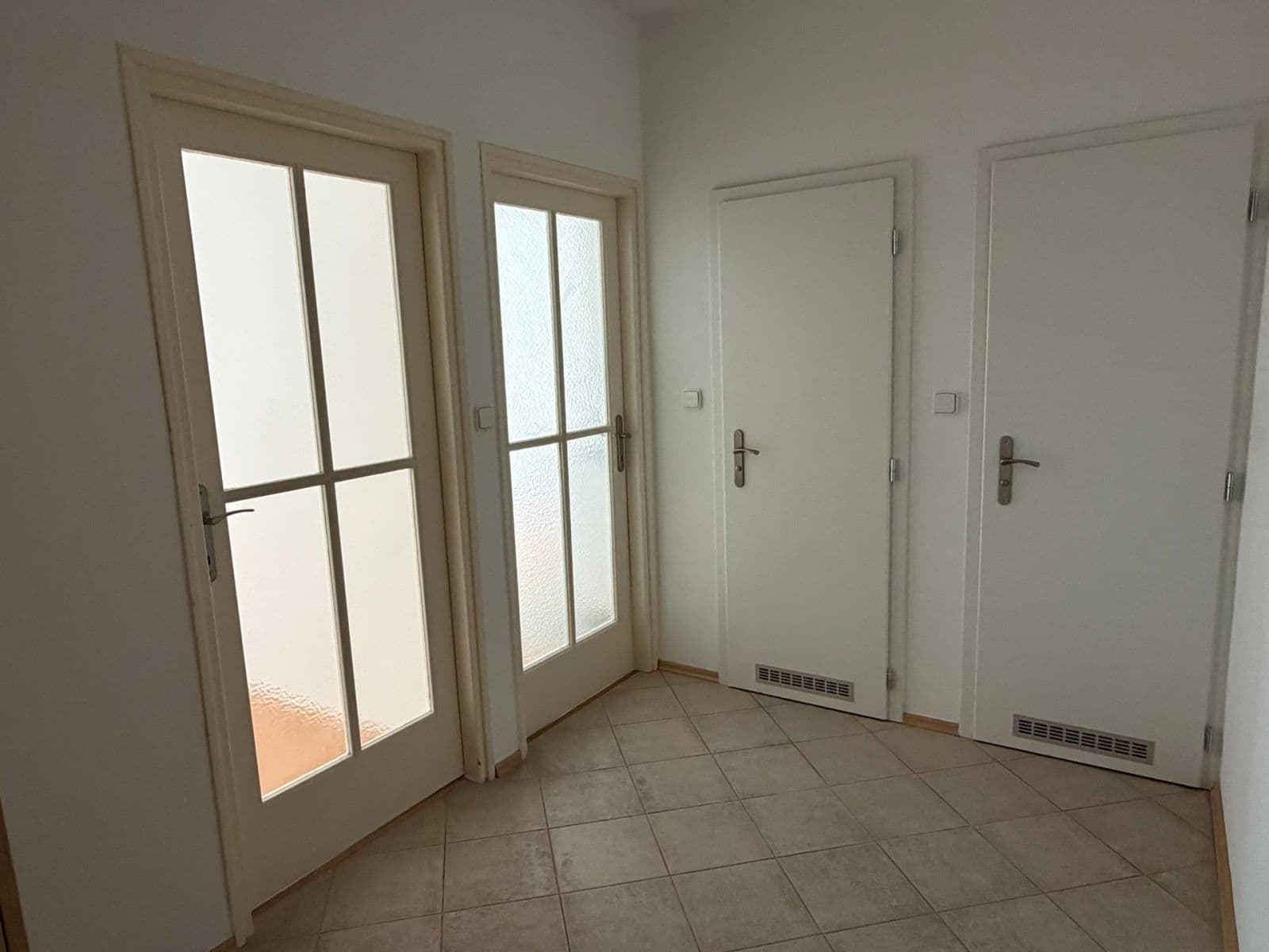 1 bedroom with open-plan kitchen flat to rent, 44 m², Košická, Prague, Prague 1 bedroom with open-plan kitchen flat to rent, 44 m², Košická, Prague, Prague