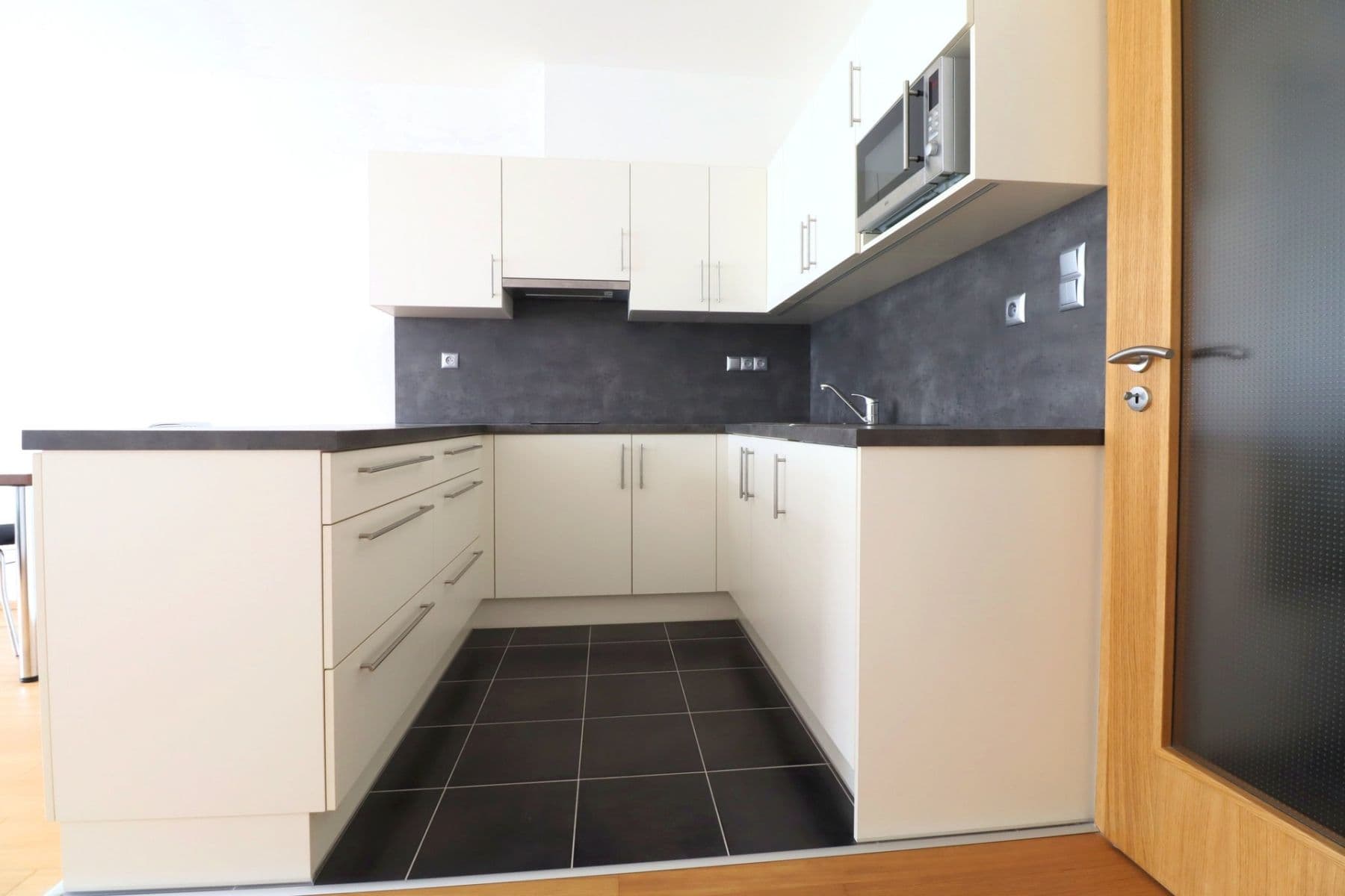 Studio flat to rent, 37 m², K Beranovu, Prague, Prague Studio flat to rent, 37 m², K Beranovu, Prague, Prague