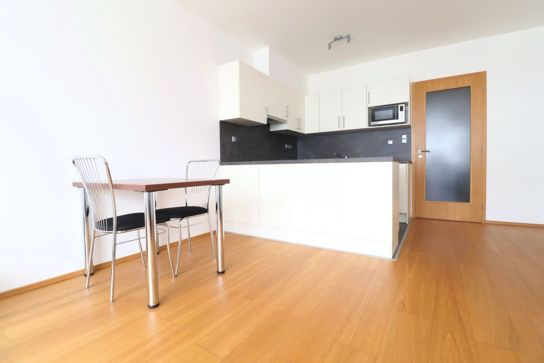 Studio flat to rent, 37 m², K Beranovu, Prague, Prague Studio flat to rent, 37 m², K Beranovu, Prague, Prague