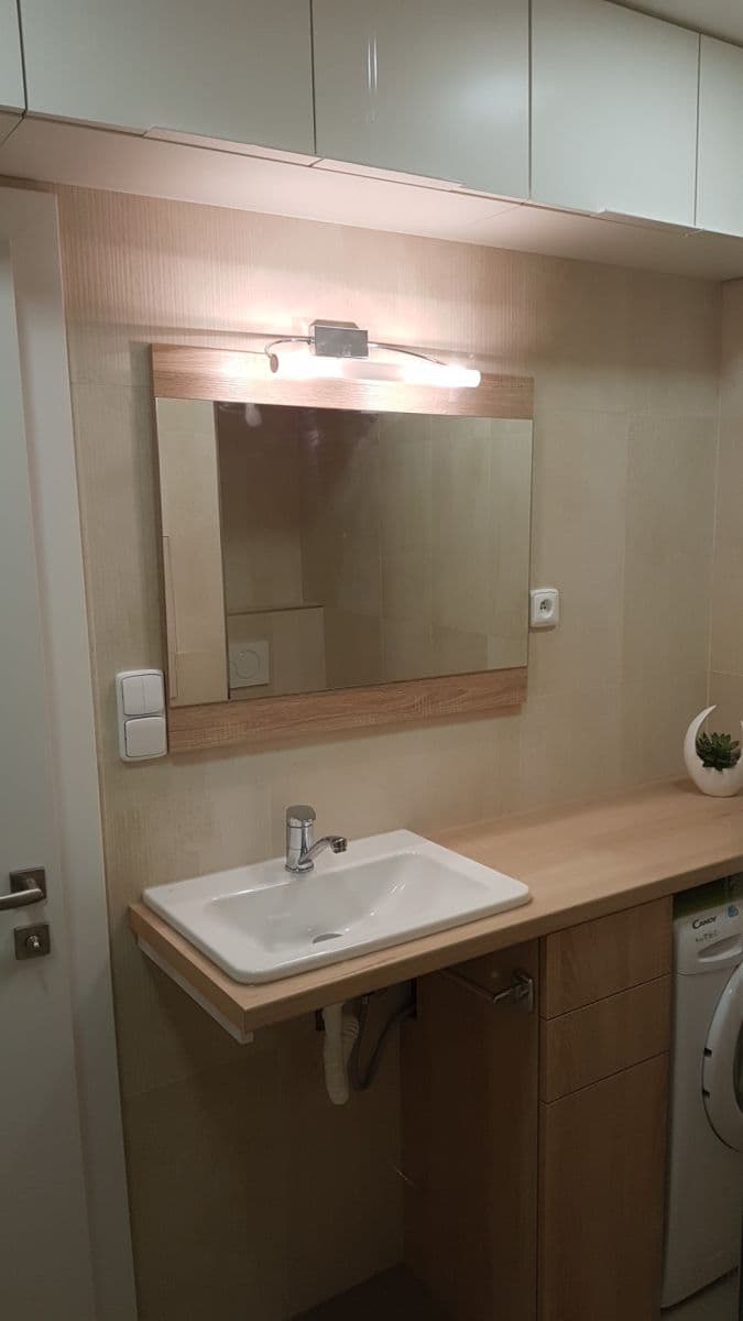 Studio flat to rent, 35 m², Pod Zámečkem, Hradec Králové, Královéhradecký Region Studio flat to rent, 35 m², Pod Zámečkem, Hradec Králové, Královéhradecký Region