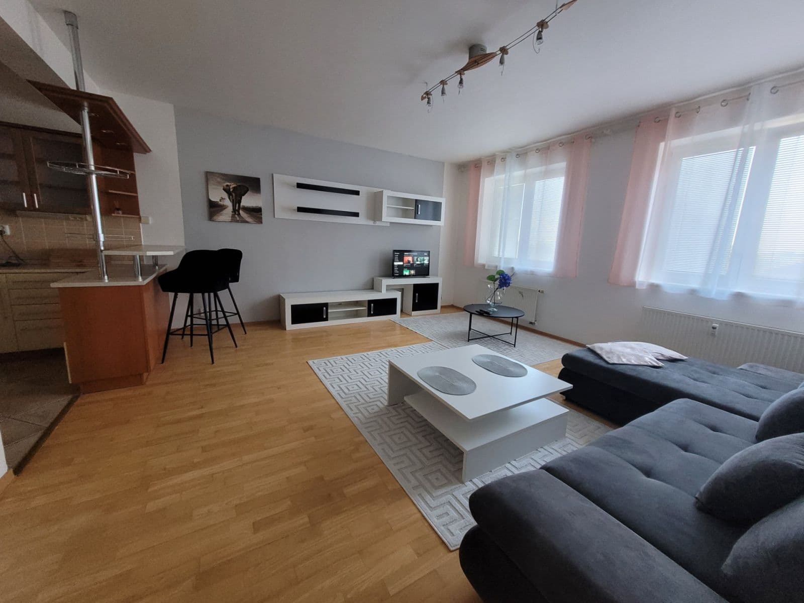 1 bedroom with open-plan kitchen flat to rent, 56 m², Spořická, Prague, Prague 1 bedroom with open-plan kitchen flat to rent, 56 m², Spořická, Prague, Prague
