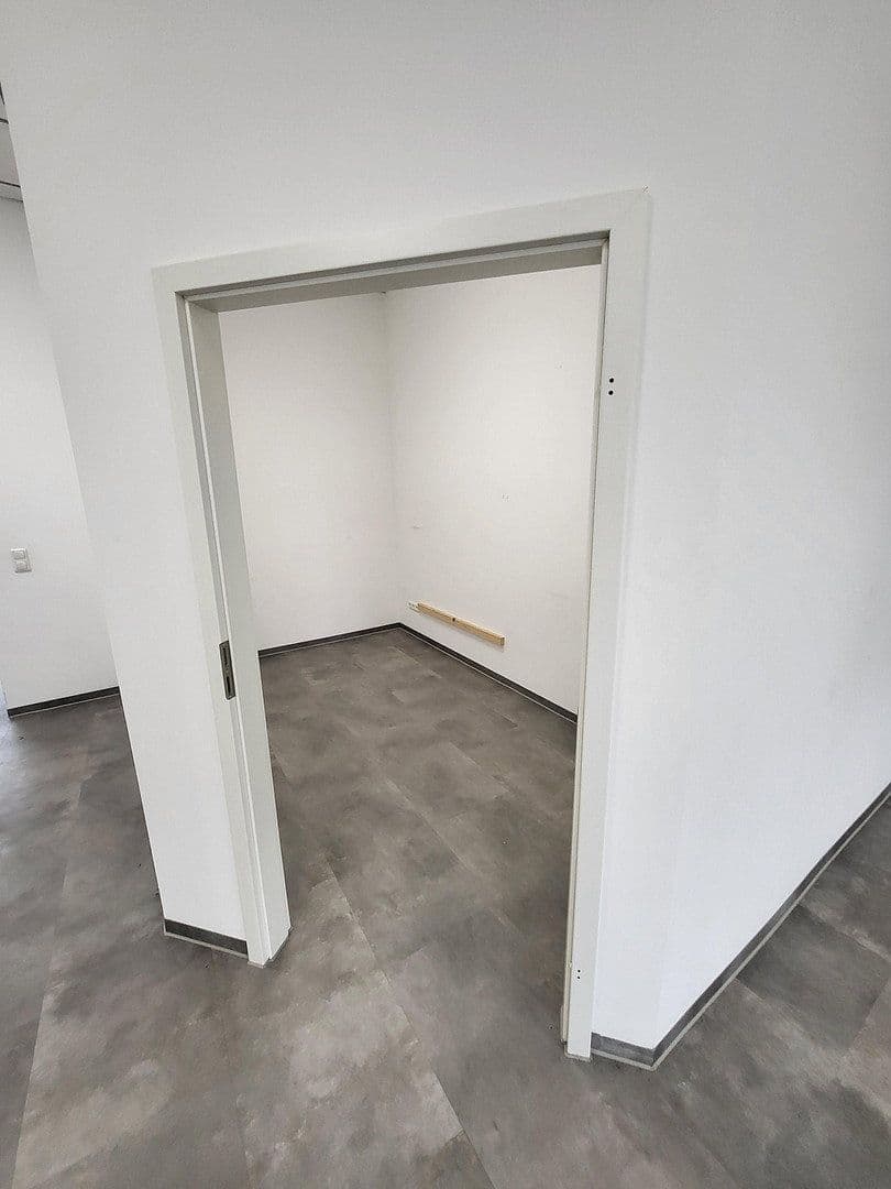 non-residential property to rent, 450 m², Viersener Straße 240, Mönchengladbach, North Rhine-Westphalia non-residential property to rent, 450 m², Viersener Straße 240, Mönchengladbach, North Rhine-Westphalia