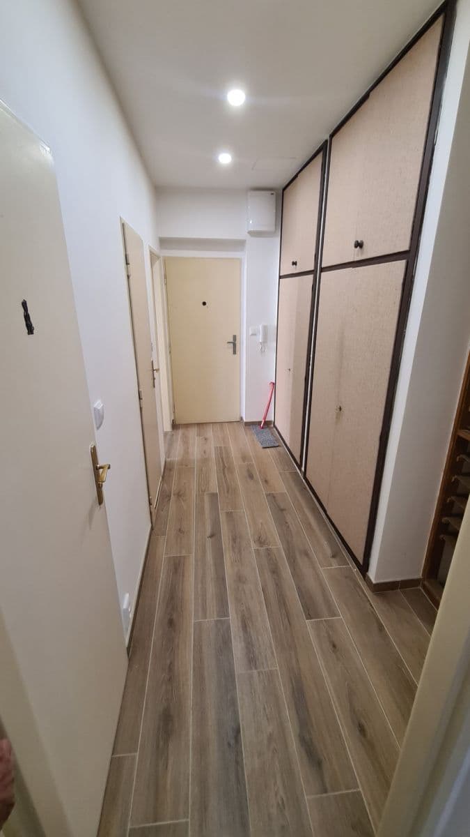 2 bedroom flat to rent, 66 m², Na Topolce, Prague, Prague 2 bedroom flat to rent, 66 m², Na Topolce, Prague, Prague
