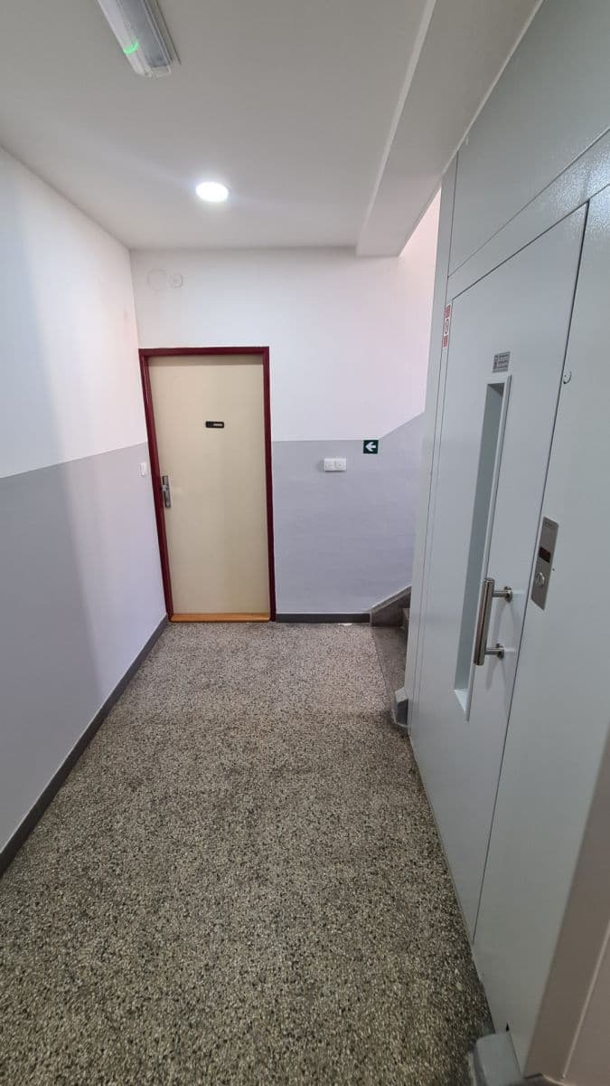 2 bedroom flat to rent, 66 m², Na Topolce, Prague, Prague 2 bedroom flat to rent, 66 m², Na Topolce, Prague, Prague
