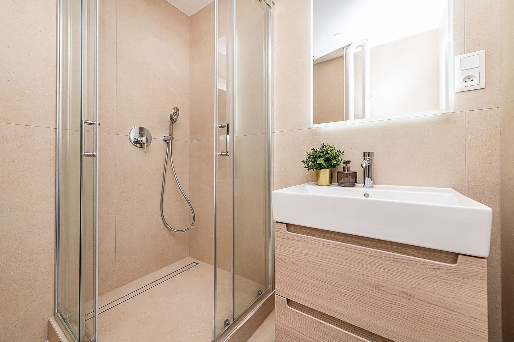 3 bedroom with open-plan kitchen flat for sale, 80 m², U Slavie, Prague, Prague 3 bedroom with open-plan kitchen flat for sale, 80 m², U Slavie, Prague, Prague
