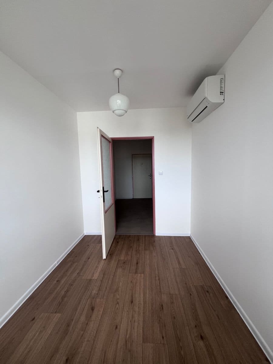 1 bedroom with open-plan kitchen flat to rent, 41 m², Strašnická, Prague, Prague 1 bedroom with open-plan kitchen flat to rent, 41 m², Strašnická, Prague, Prague
