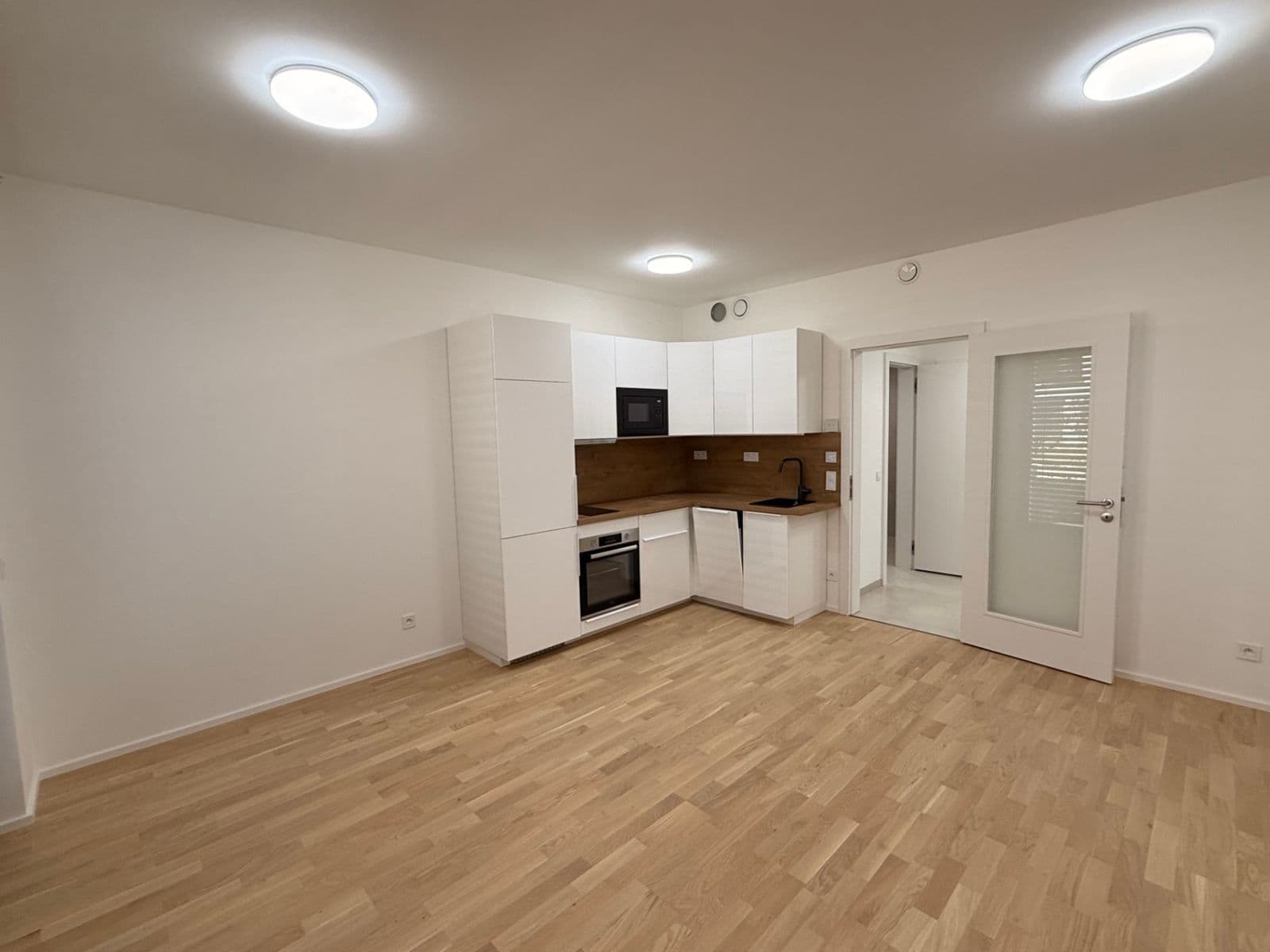 Studio flat to rent, 34 m², Roháčova, Prague, Prague Studio flat to rent, 34 m², Roháčova, Prague, Prague