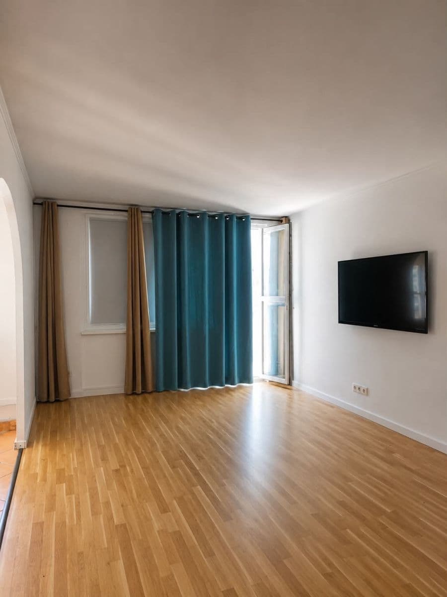 3 bedroom with open-plan kitchen flat to rent, 100 m², Chalabalova, Prague, Prague 3 bedroom with open-plan kitchen flat to rent, 100 m², Chalabalova, Prague, Prague