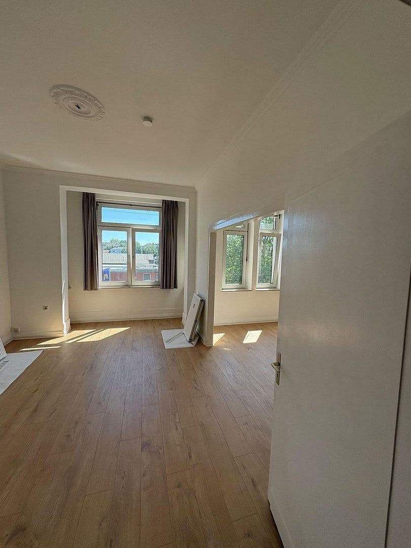 1 bedroom with open-plan kitchen flat to rent, 80 m², Bahnstraße 6, Solingen, North Rhine-Westphalia 1 bedroom with open-plan kitchen flat to rent, 80 m², Bahnstraße 6, Solingen, North Rhine-Westphalia