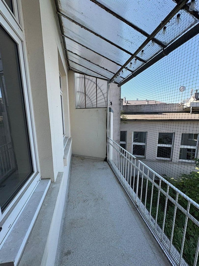 1 bedroom with open-plan kitchen flat to rent, 80 m², Bahnstraße 6, Solingen, North Rhine-Westphalia 1 bedroom with open-plan kitchen flat to rent, 80 m², Bahnstraße 6, Solingen, North Rhine-Westphalia