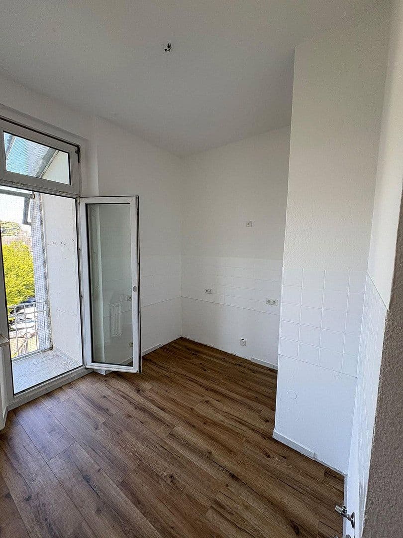 1 bedroom with open-plan kitchen flat to rent, 80 m², Bahnstraße 6, Solingen, North Rhine-Westphalia 1 bedroom with open-plan kitchen flat to rent, 80 m², Bahnstraße 6, Solingen, North Rhine-Westphalia