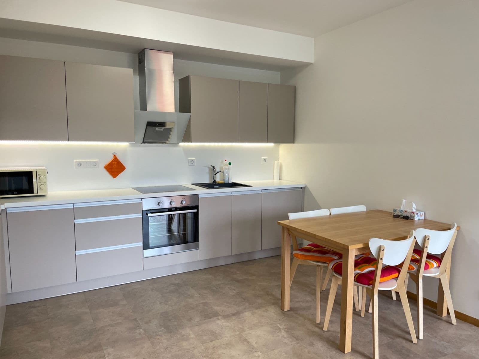 1 bedroom with open-plan kitchen flat to rent, 50 m², Terronská, Prague, Prague 1 bedroom with open-plan kitchen flat to rent, 50 m², Terronská, Prague, Prague