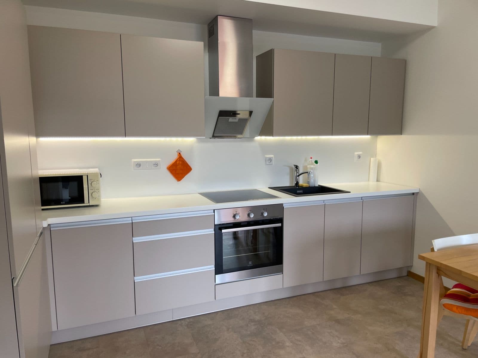 1 bedroom with open-plan kitchen flat to rent, 50 m², Terronská, Prague, Prague 1 bedroom with open-plan kitchen flat to rent, 50 m², Terronská, Prague, Prague