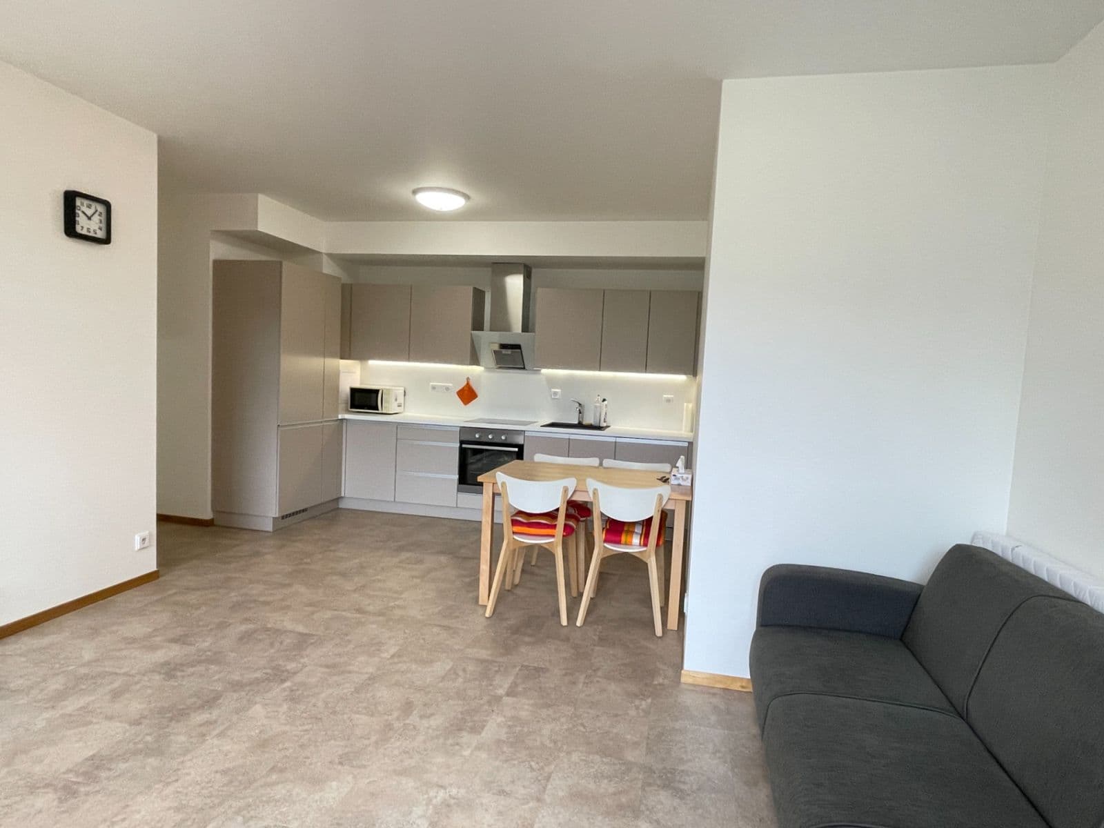 1 bedroom with open-plan kitchen flat to rent, 50 m², Terronská, Prague, Prague 1 bedroom with open-plan kitchen flat to rent, 50 m², Terronská, Prague, Prague
