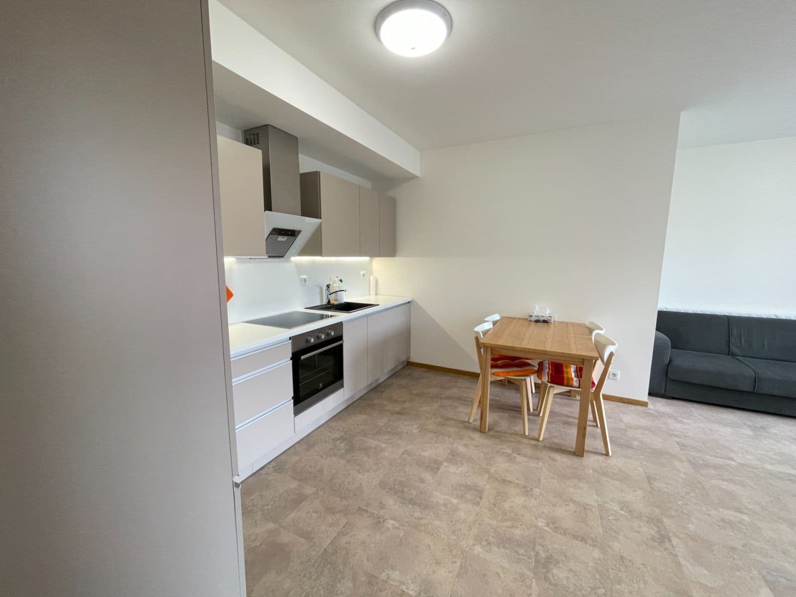 1 bedroom with open-plan kitchen flat to rent, 50 m², Terronská, Prague, Prague 1 bedroom with open-plan kitchen flat to rent, 50 m², Terronská, Prague, Prague
