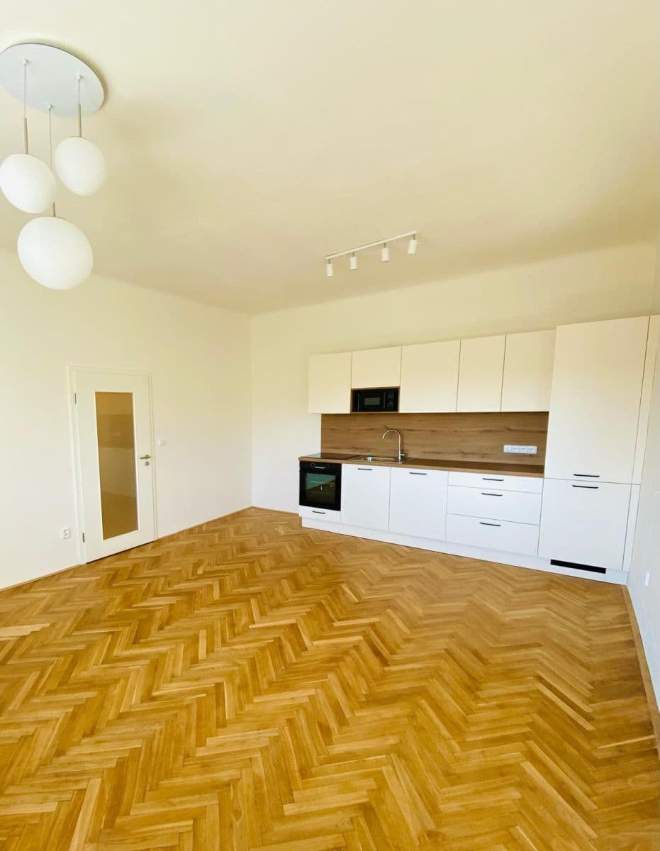 1 bedroom with open-plan kitchen flat to rent, 52 m², Libušino údolí, Brno, Jihomoravský Region 1 bedroom with open-plan kitchen flat to rent, 52 m², Libušino údolí, Brno, Jihomoravský Region