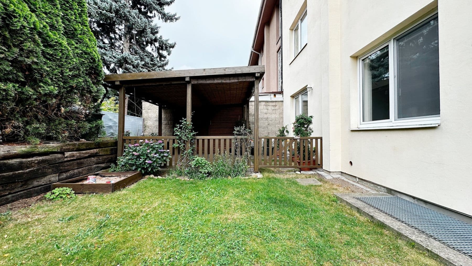 2 bedroom with open-plan kitchen flat to rent, 96 m², K viaduktu, Prague, Prague 2 bedroom with open-plan kitchen flat to rent, 96 m², K viaduktu, Prague, Prague