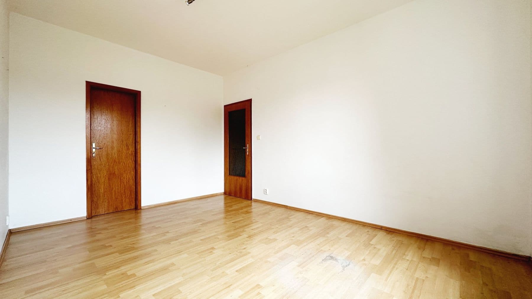 2 bedroom with open-plan kitchen flat to rent, 96 m², K viaduktu, Prague, Prague 2 bedroom with open-plan kitchen flat to rent, 96 m², K viaduktu, Prague, Prague