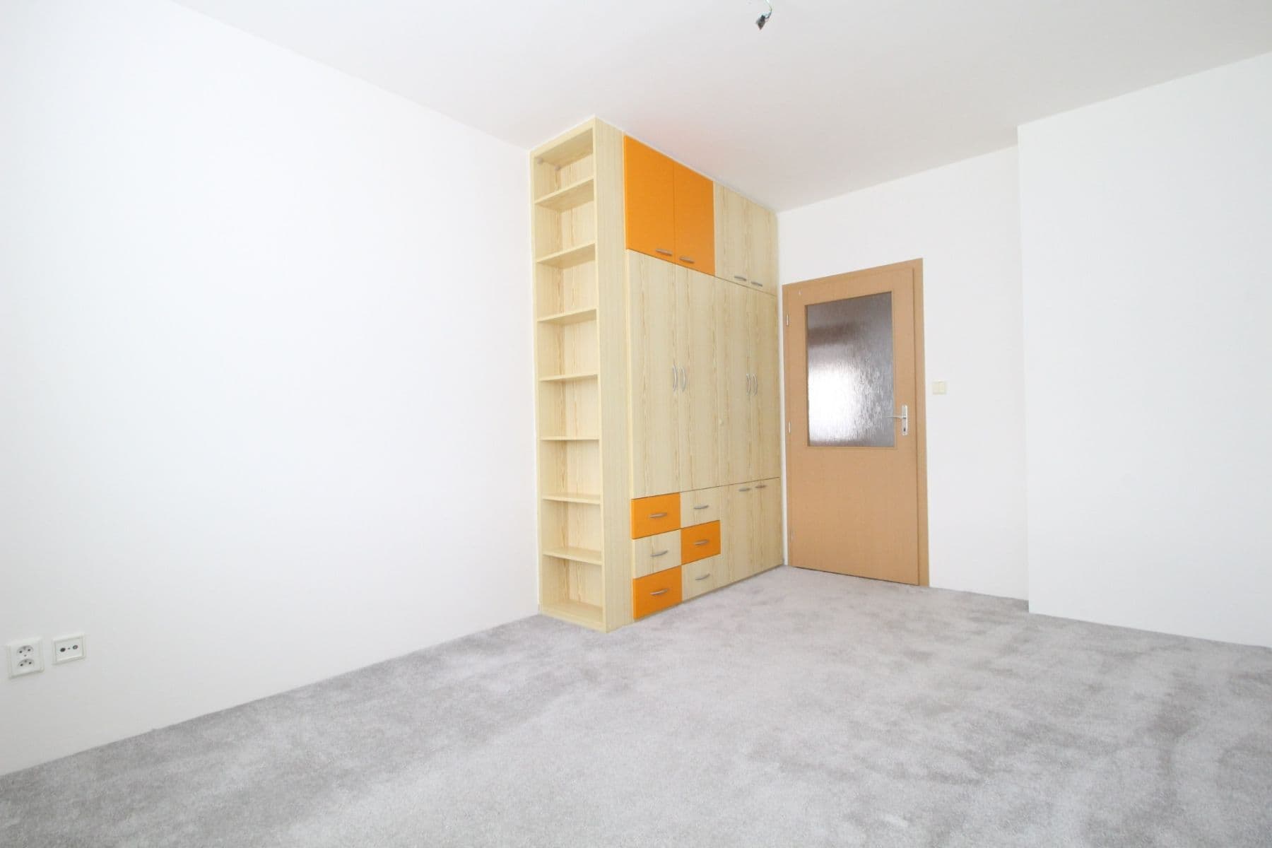2 bedroom with open-plan kitchen flat to rent, 78 m², Padovská, Prague, Prague 2 bedroom with open-plan kitchen flat to rent, 78 m², Padovská, Prague, Prague