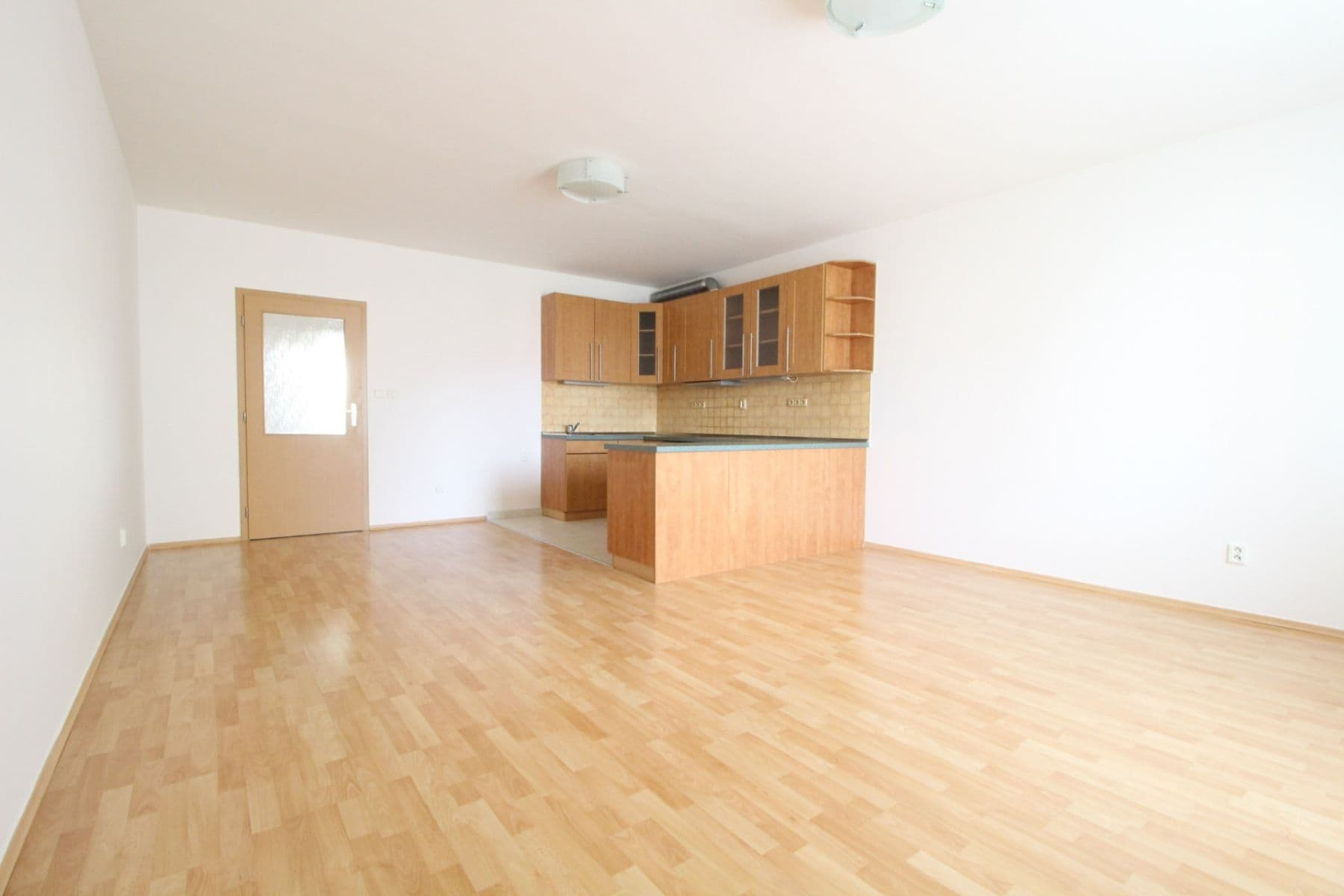 2 bedroom with open-plan kitchen flat to rent, 78 m², Padovská, Prague, Prague 2 bedroom with open-plan kitchen flat to rent, 78 m², Padovská, Prague, Prague