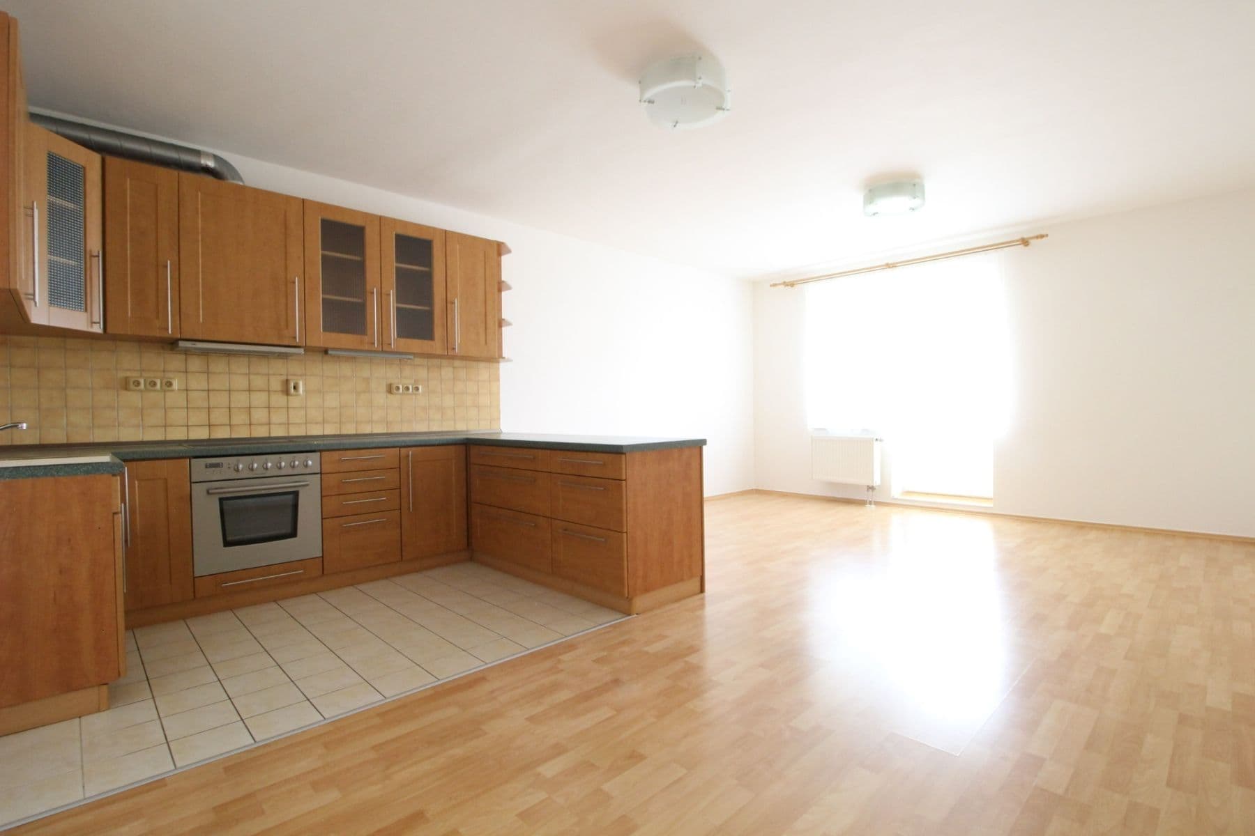 2 bedroom with open-plan kitchen flat to rent, 78 m², Padovská, Prague, Prague 2 bedroom with open-plan kitchen flat to rent, 78 m², Padovská, Prague, Prague
