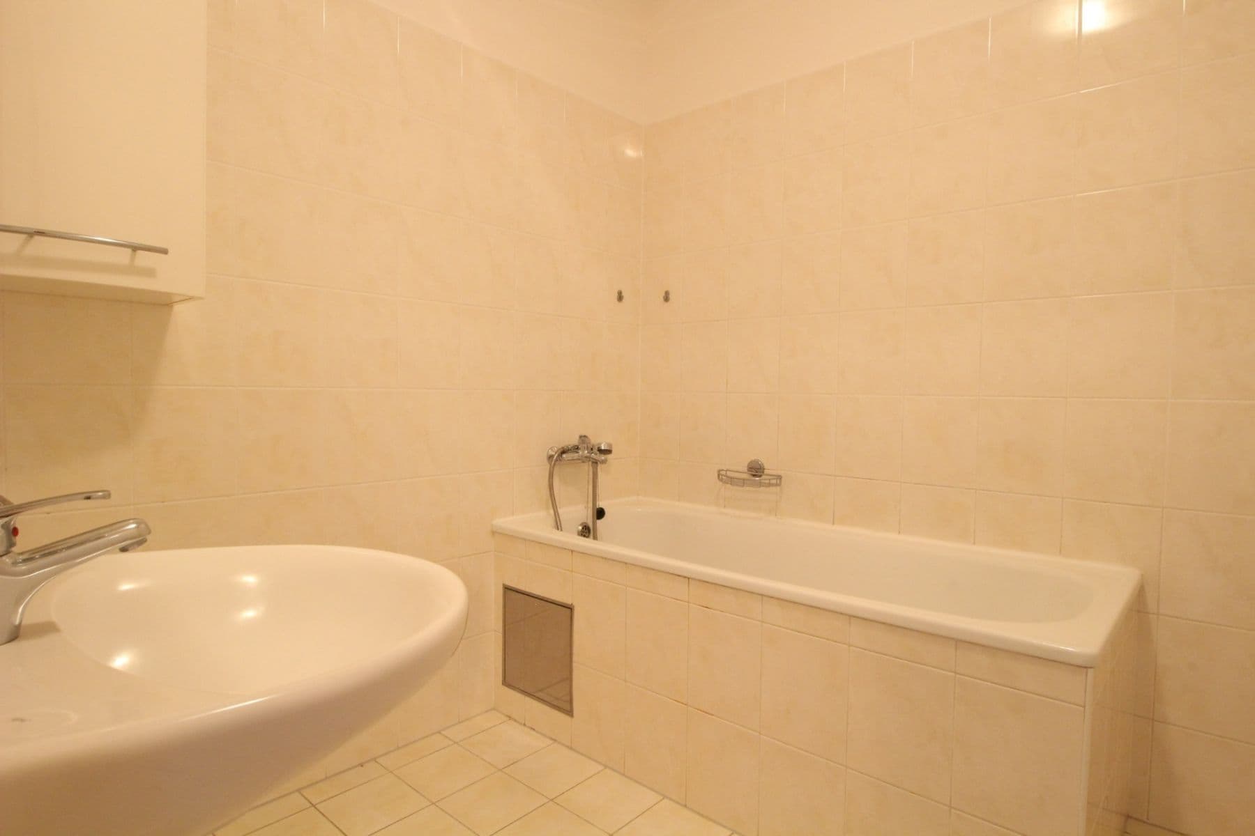 2 bedroom with open-plan kitchen flat to rent, 78 m², Padovská, Prague, Prague 2 bedroom with open-plan kitchen flat to rent, 78 m², Padovská, Prague, Prague