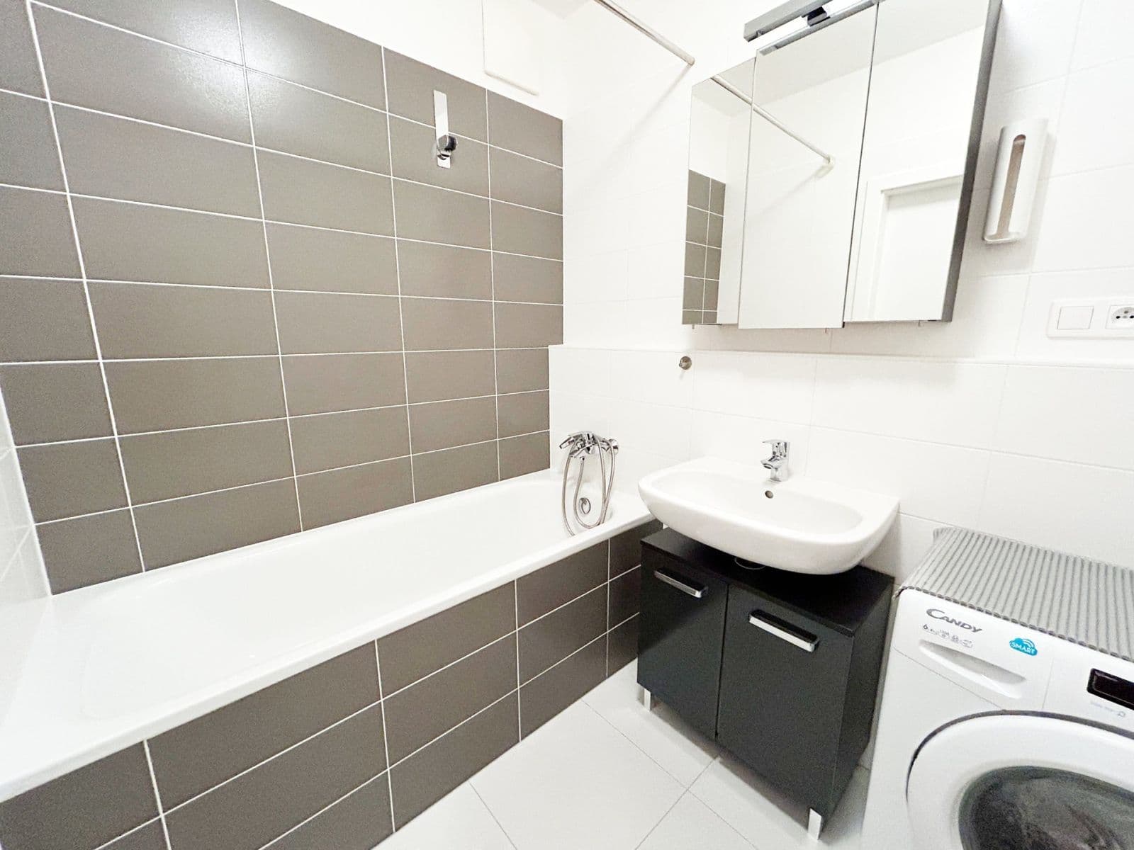 2 bedroom with open-plan kitchen flat to rent, 67 m², U Hostavického potoka, Prague, Prague 2 bedroom with open-plan kitchen flat to rent, 67 m², U Hostavického potoka, Prague, Prague