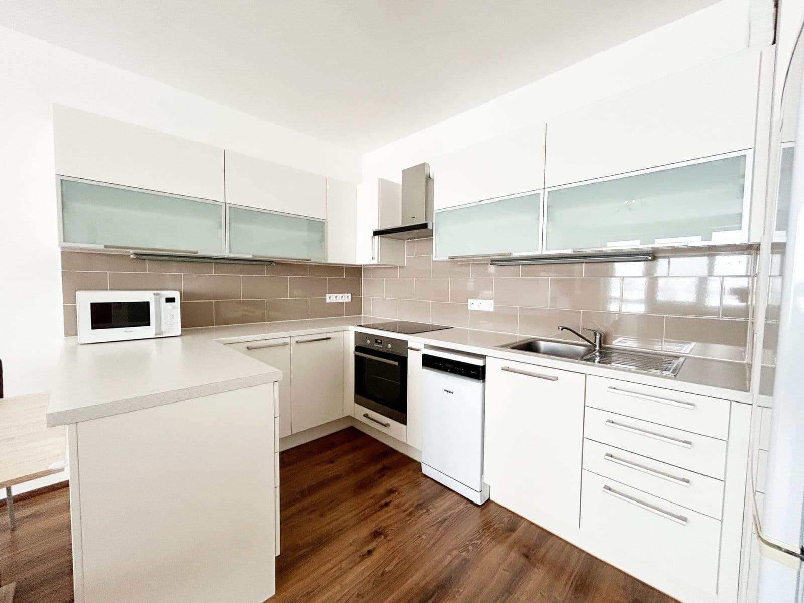 2 bedroom with open-plan kitchen flat to rent, 67 m², U Hostavického potoka, Prague, Prague 2 bedroom with open-plan kitchen flat to rent, 67 m², U Hostavického potoka, Prague, Prague