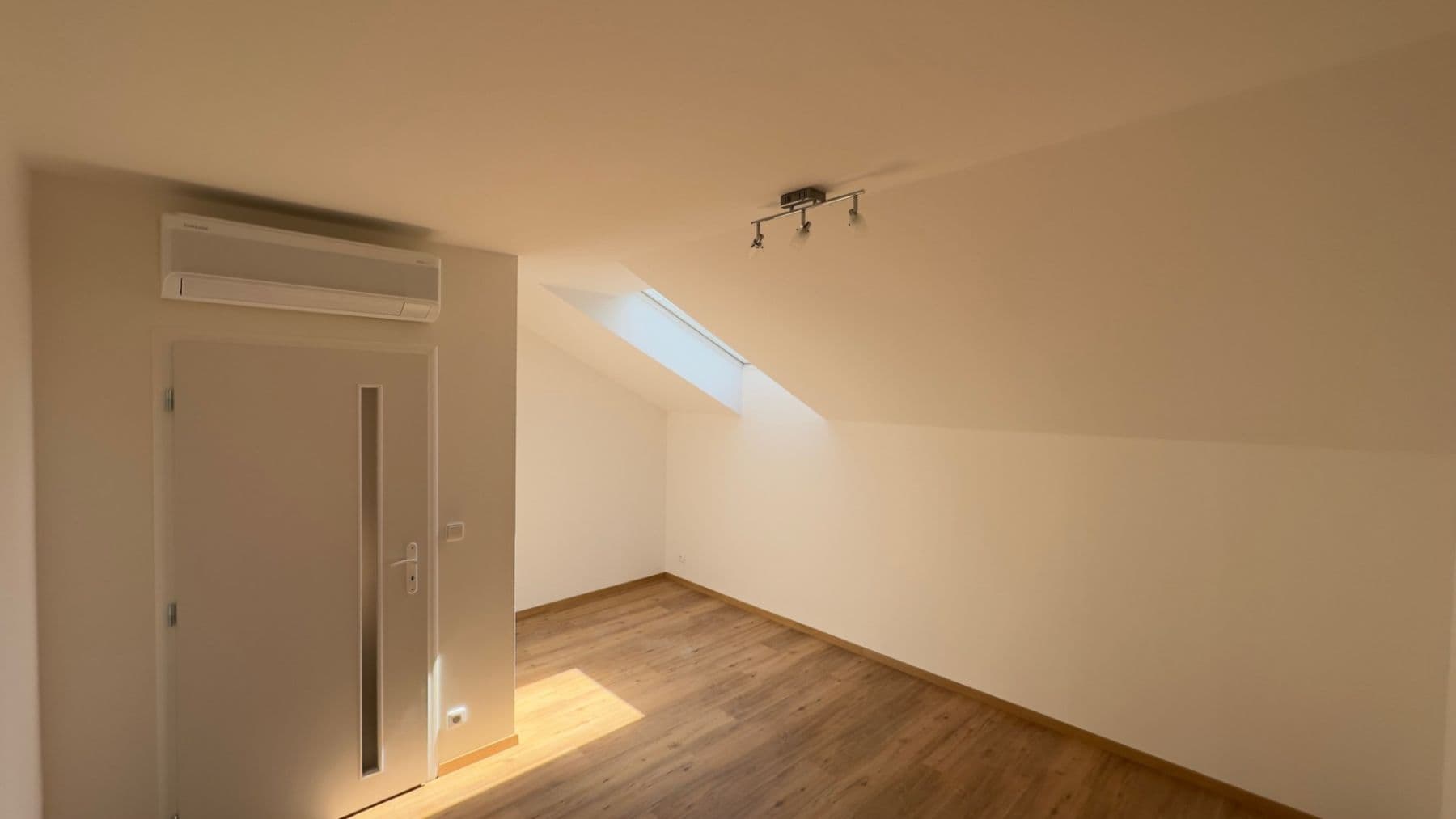 2 bedroom with open-plan kitchen flat for sale, 75 m², Keltská, Prague, Prague 2 bedroom with open-plan kitchen flat for sale, 75 m², Keltská, Prague, Prague