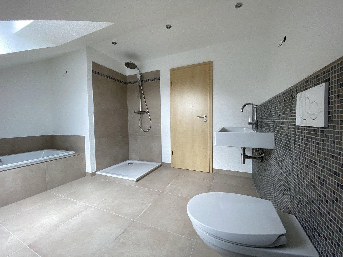 3 bedroom with open-plan kitchen flat to rent, 149 m², Rödermark, Hesse 3 bedroom with open-plan kitchen flat to rent, 149 m², Rödermark, Hesse