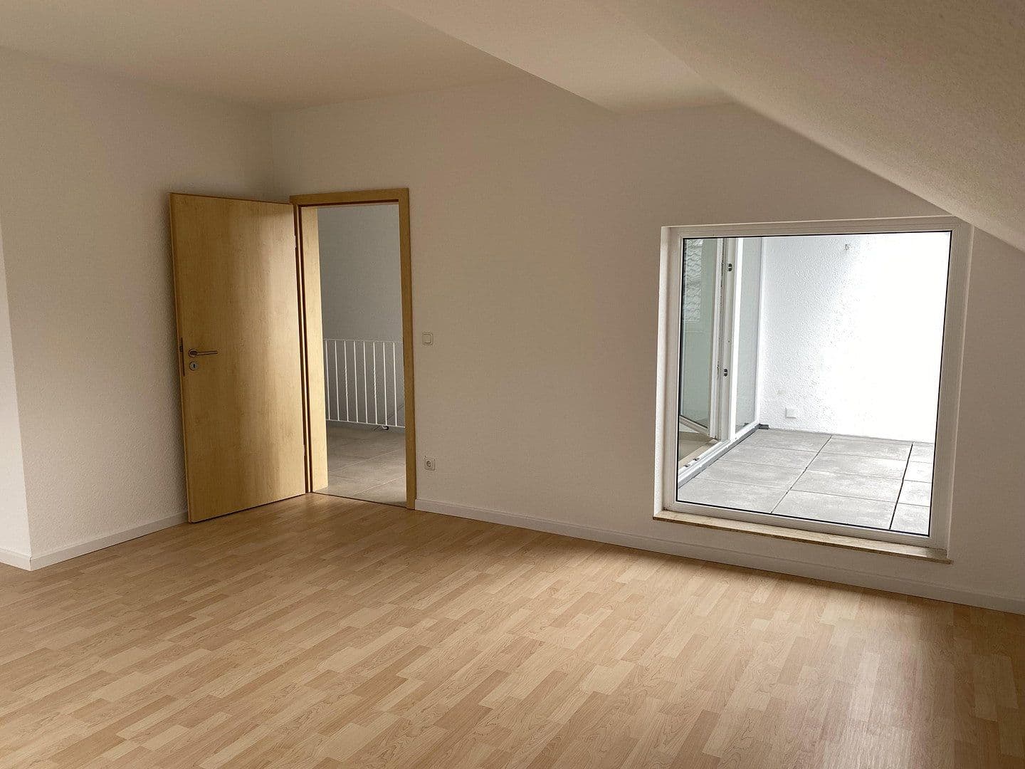 3 bedroom with open-plan kitchen flat to rent, 149 m², Rödermark, Hesse 3 bedroom with open-plan kitchen flat to rent, 149 m², Rödermark, Hesse
