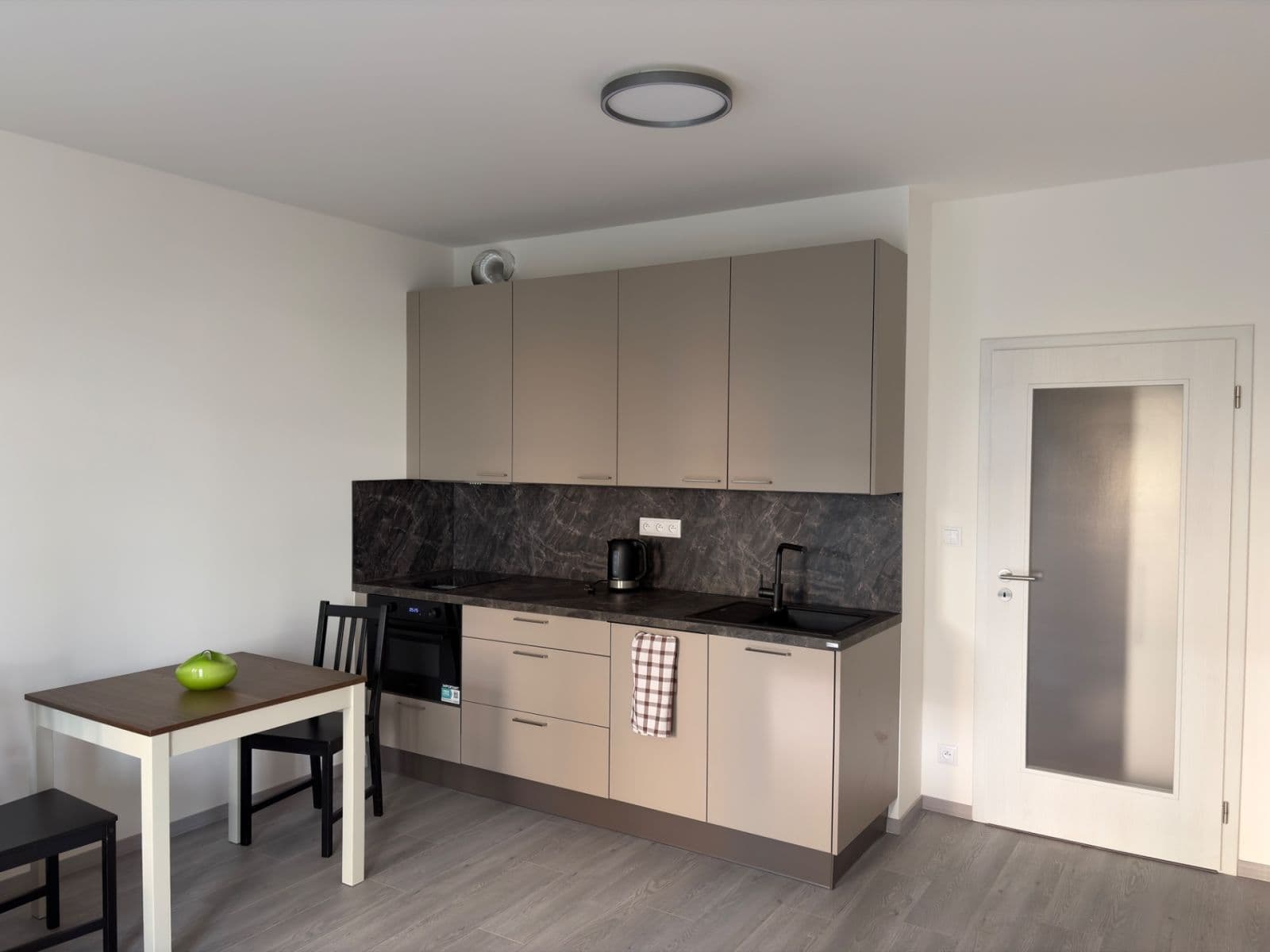 Studio flat to rent, 33 m², Gerstelova, Prague, Prague Studio flat to rent, 33 m², Gerstelova, Prague, Prague