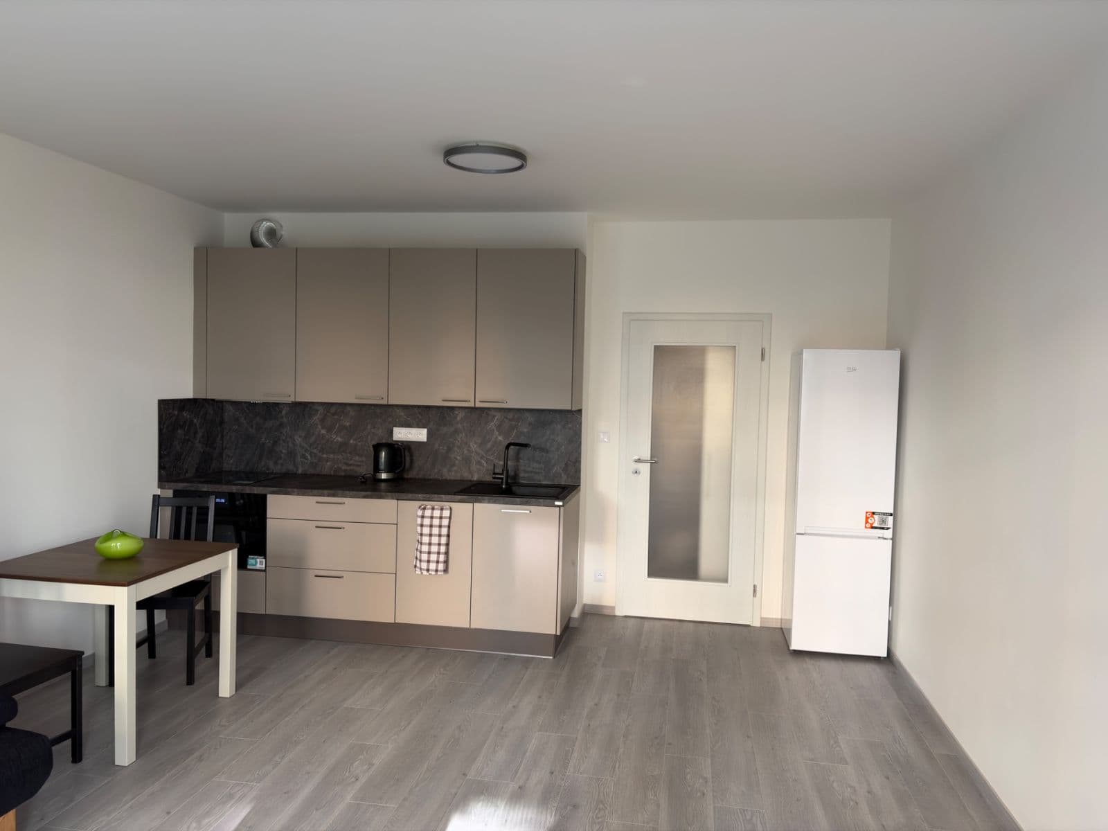 Studio flat to rent, 33 m², Gerstelova, Prague, Prague Studio flat to rent, 33 m², Gerstelova, Prague, Prague