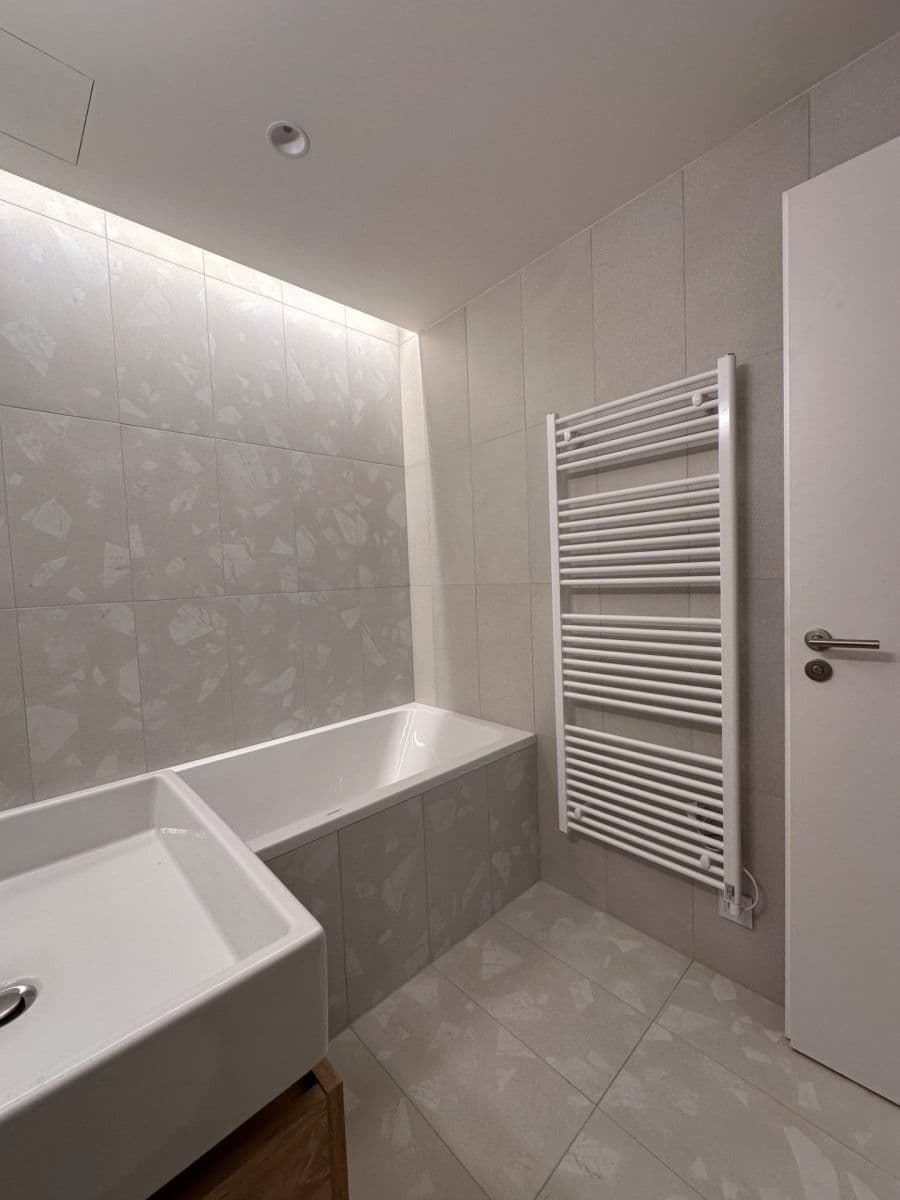 1 bedroom with open-plan kitchen flat to rent, 52 m², U Komína, Prague, Prague 1 bedroom with open-plan kitchen flat to rent, 52 m², U Komína, Prague, Prague