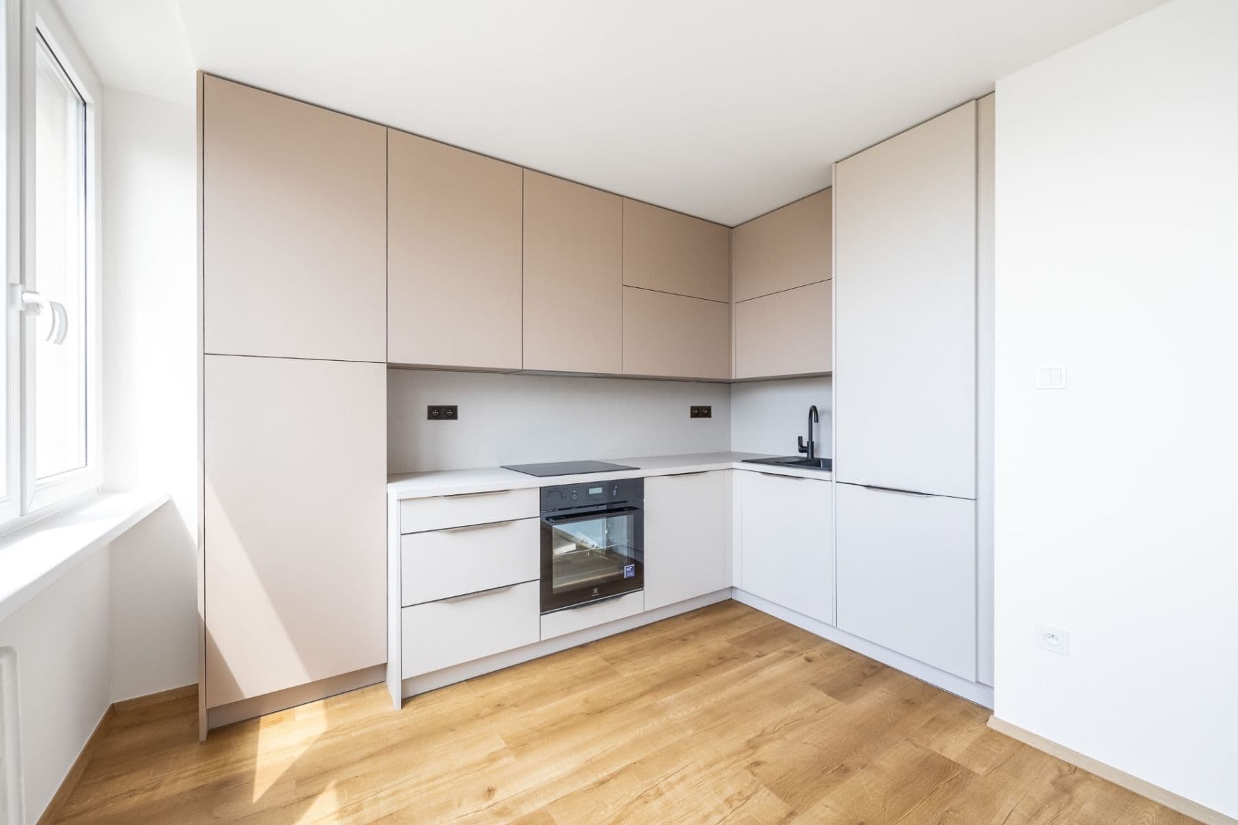 1 bedroom with open-plan kitchen flat for sale, 42 m², Nekvasilova, Prague, Prague 1 bedroom with open-plan kitchen flat for sale, 42 m², Nekvasilova, Prague, Prague
