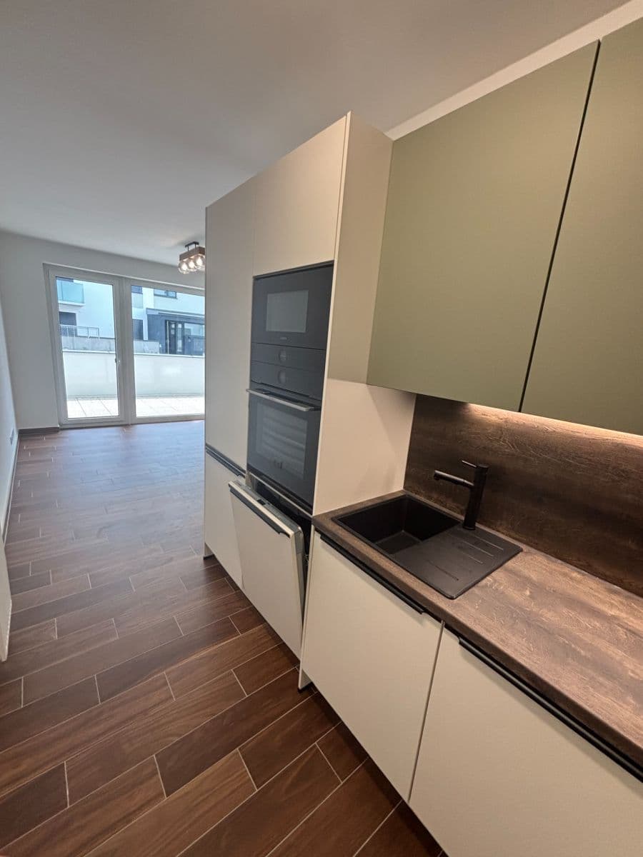 1 bedroom with open-plan kitchen flat to rent, 46 m², Třída Jiřího Pelikána, Olomouc, Olomoucký Region 1 bedroom with open-plan kitchen flat to rent, 46 m², Třída Jiřího Pelikána, Olomouc, Olomoucký Region