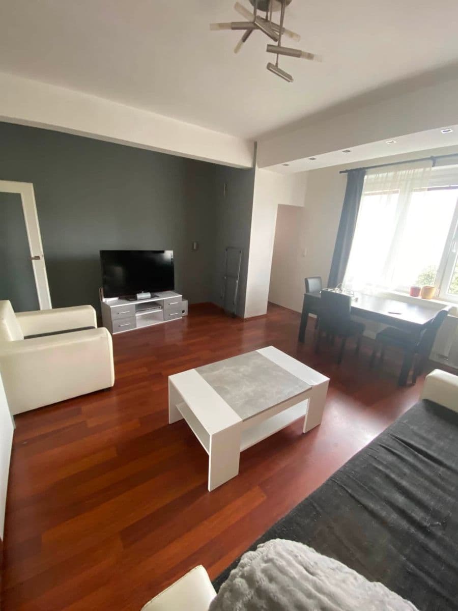 1 bedroom with open-plan kitchen flat to rent, 45 m², Viklefova, Prague, Prague 1 bedroom with open-plan kitchen flat to rent, 45 m², Viklefova, Prague, Prague