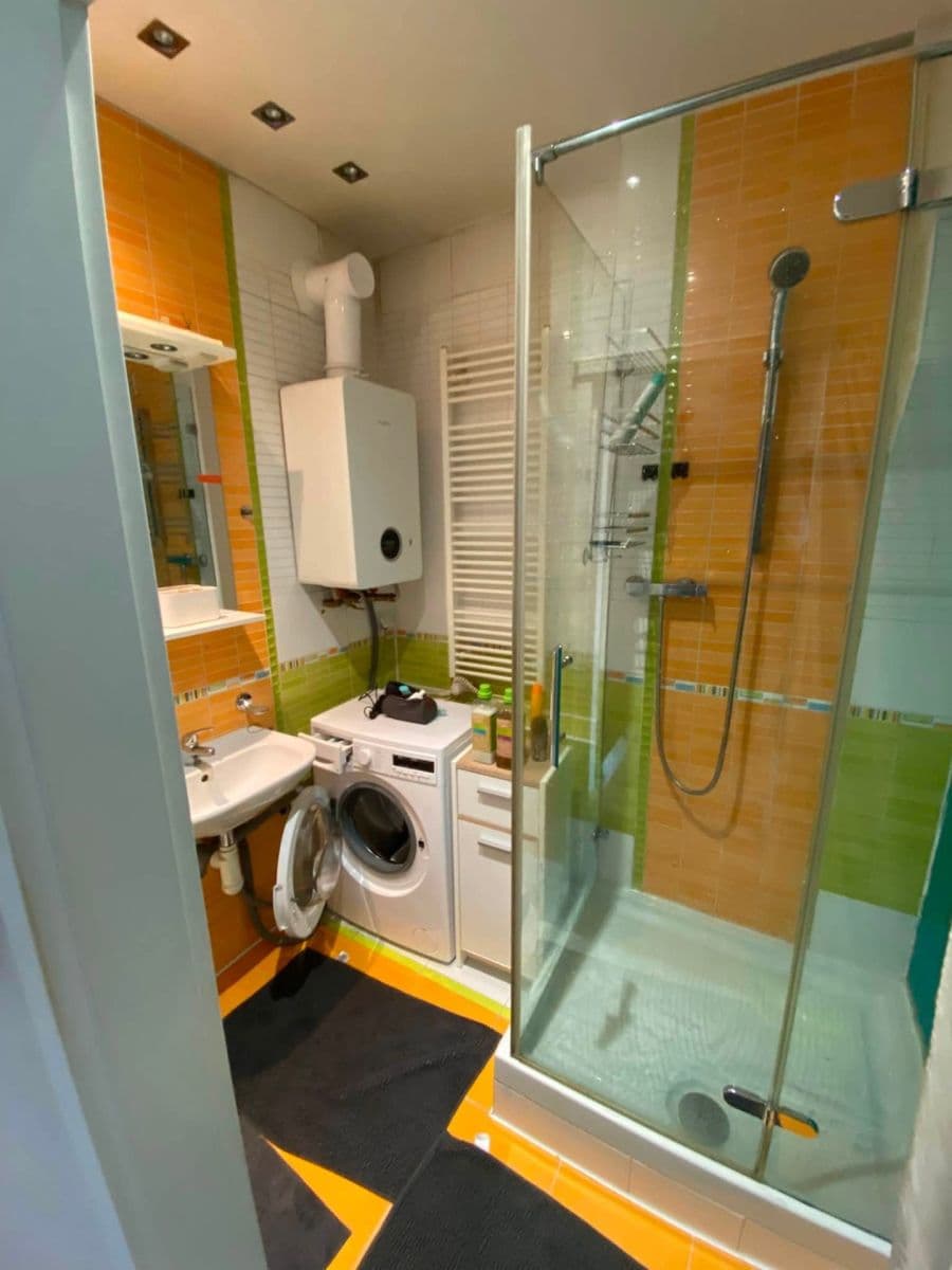 1 bedroom with open-plan kitchen flat to rent, 45 m², Viklefova, Prague, Prague 1 bedroom with open-plan kitchen flat to rent, 45 m², Viklefova, Prague, Prague