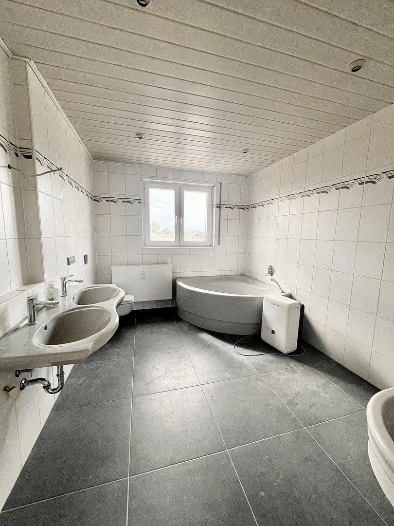 4 bedroom flat to rent, 149 m², Brühl, Baden-Württemberg 4 bedroom flat to rent, 149 m², Brühl, Baden-Württemberg