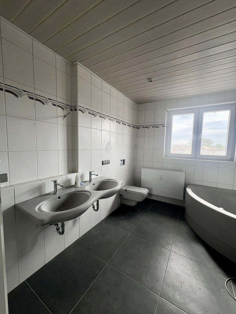 4 bedroom flat to rent, 149 m², Brühl, Baden-Württemberg 4 bedroom flat to rent, 149 m², Brühl, Baden-Württemberg