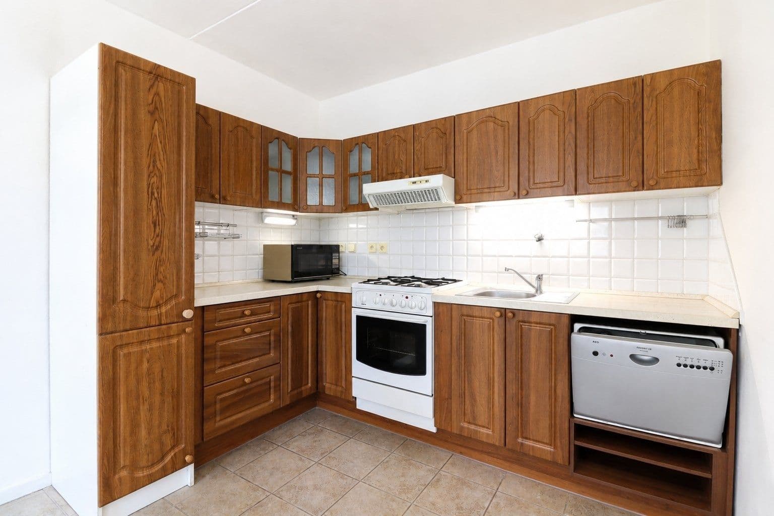 2 bedroom with open-plan kitchen flat to rent, 67 m², Jetelová, Prague, Prague 2 bedroom with open-plan kitchen flat to rent, 67 m², Jetelová, Prague, Prague