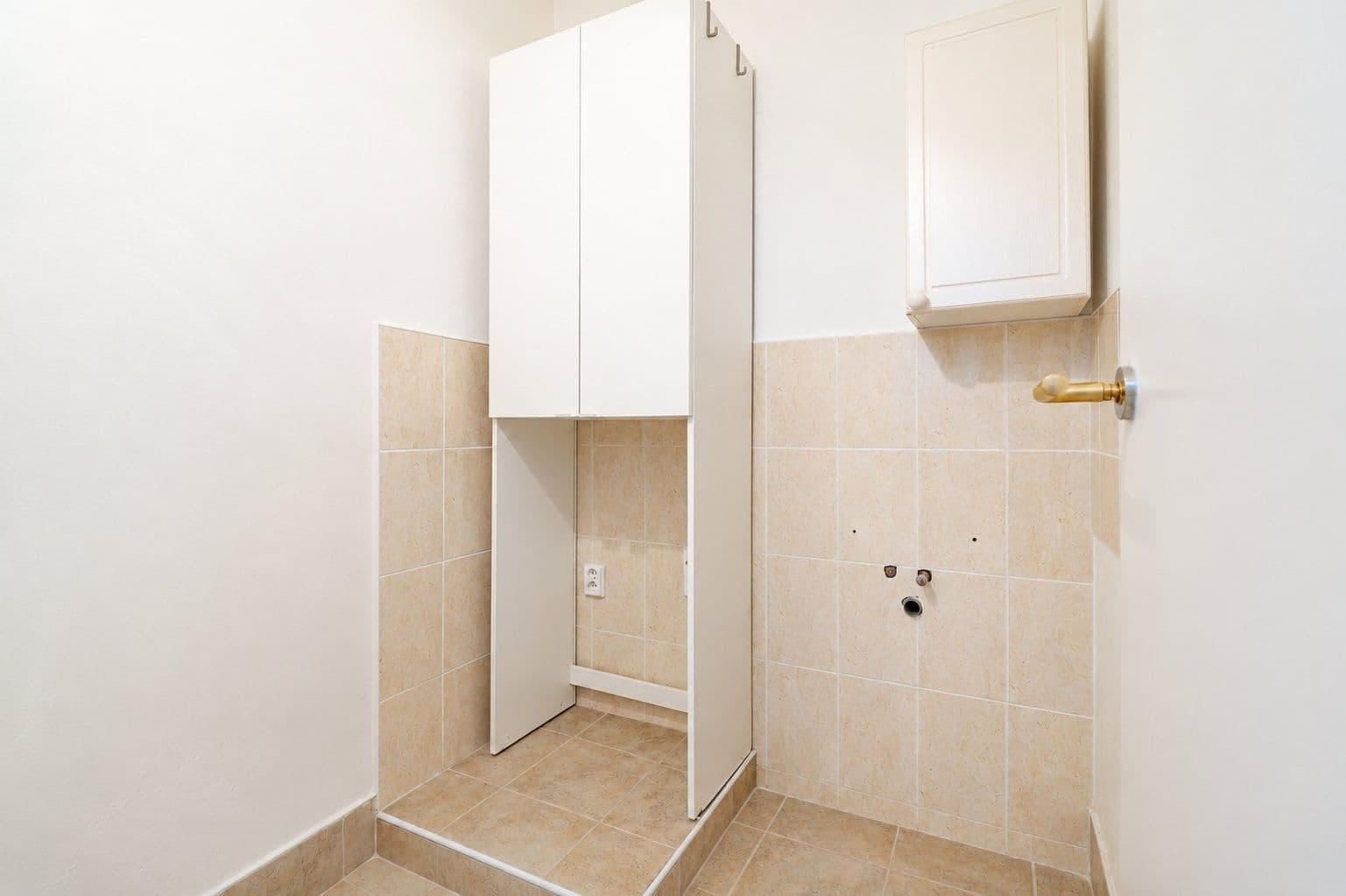 2 bedroom with open-plan kitchen flat to rent, 67 m², Jetelová, Prague, Prague 2 bedroom with open-plan kitchen flat to rent, 67 m², Jetelová, Prague, Prague