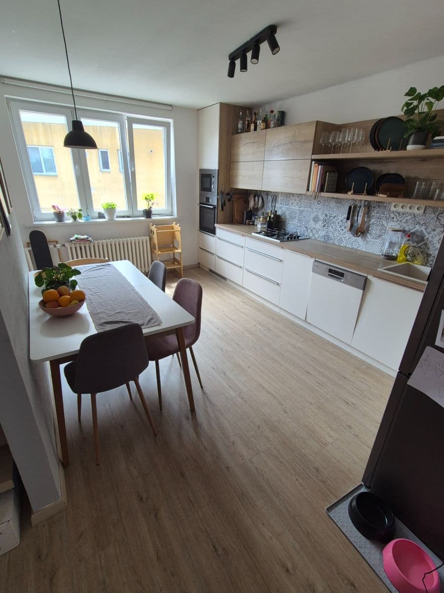 2 bedroom with open-plan kitchen flat to rent, 80 m², Kostelec nad Labem, Středočeský Region 2 bedroom with open-plan kitchen flat to rent, 80 m², Kostelec nad Labem, Středočeský Region