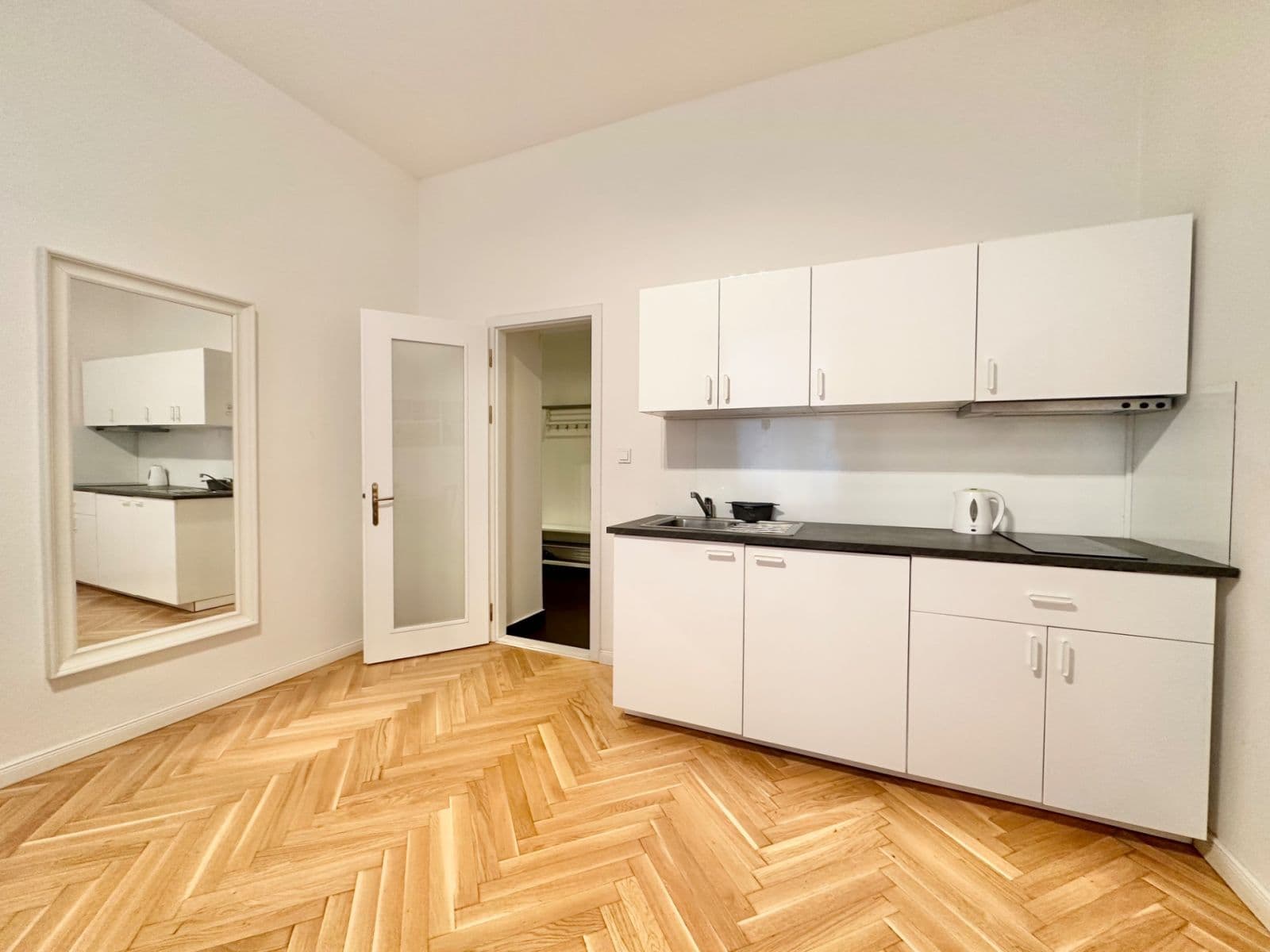 Studio flat to rent, 37 m², Šimáčkova, Prague, Prague Studio flat to rent, 37 m², Šimáčkova, Prague, Prague